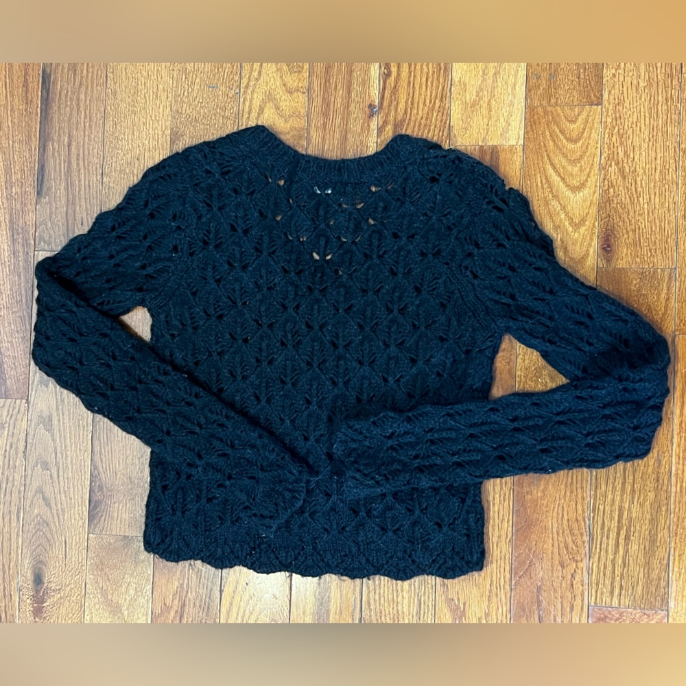 Aritzia Wilfred Black Crochet Knit Sweater V Neck Cropped Women’s XS Preowned